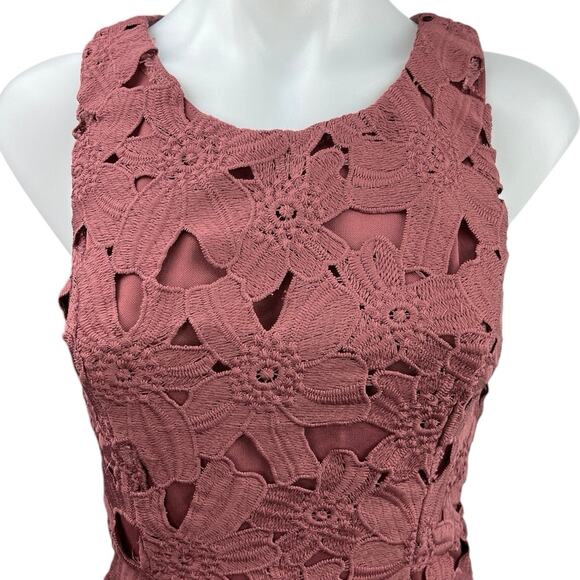 ASTR The Label Maroon Floral Lace Sleeveless Scalloped Hem Mini Sheath Dress S - Picture 4 of 6